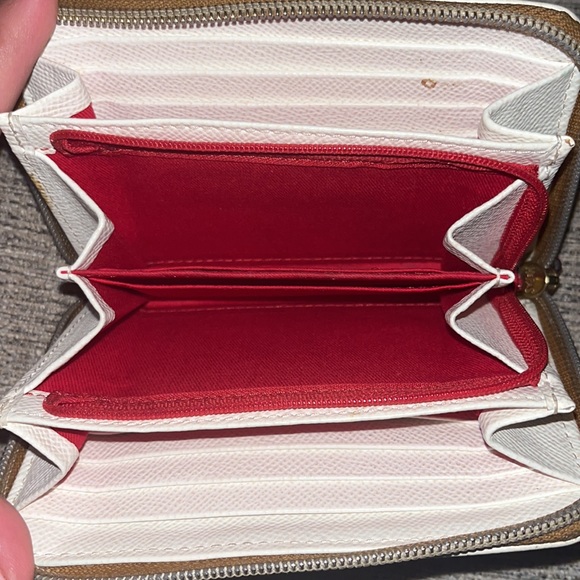 Dooney & Bourke White Pebble Medium Wallet - Picture 6 of 12